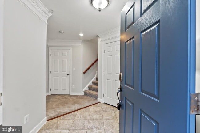 Building Photo - 904 W Glebe Rd