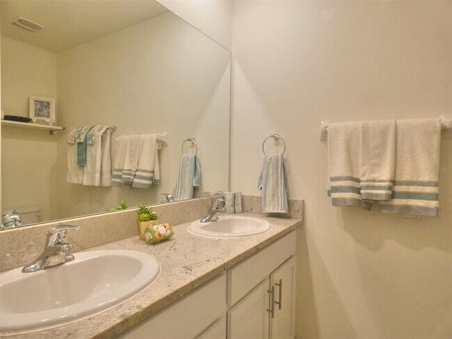 Building Photo - 17014 Oval Rum Dr