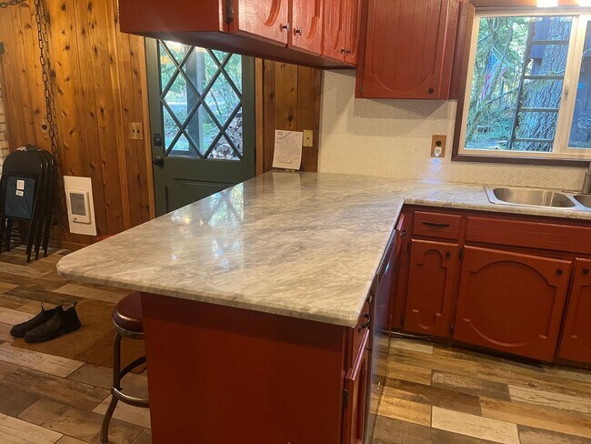 Building Photo - RR03