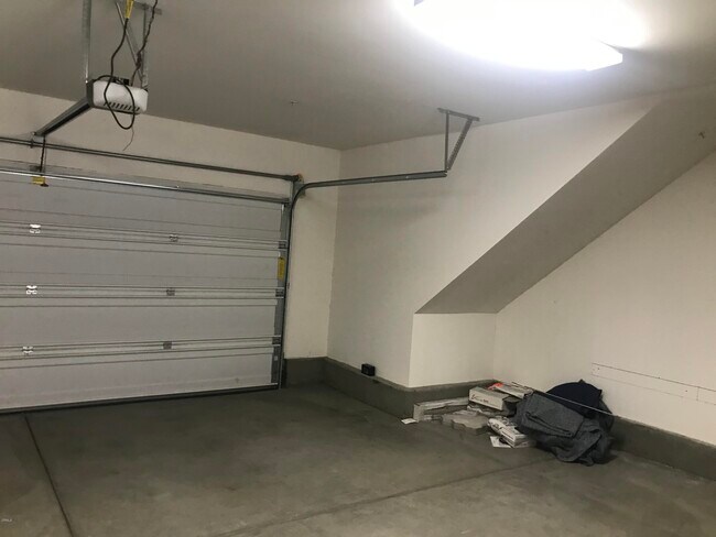Building Photo - 458 S Saticoy Ave
