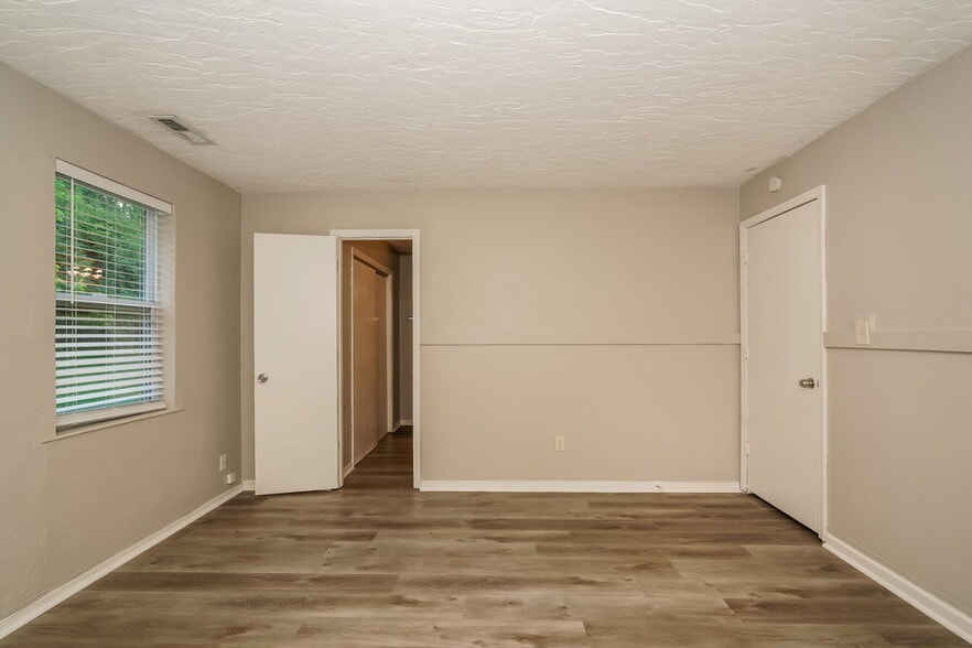 Building Photo - 1150 Mopac Ct