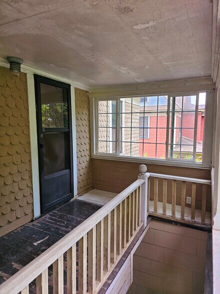 Building Photo - 309 NE Graham St