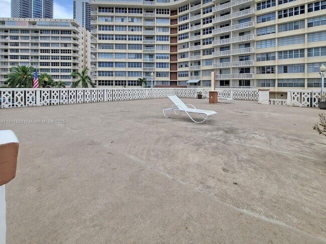 Building Photo - 1825 S Ocean Dr