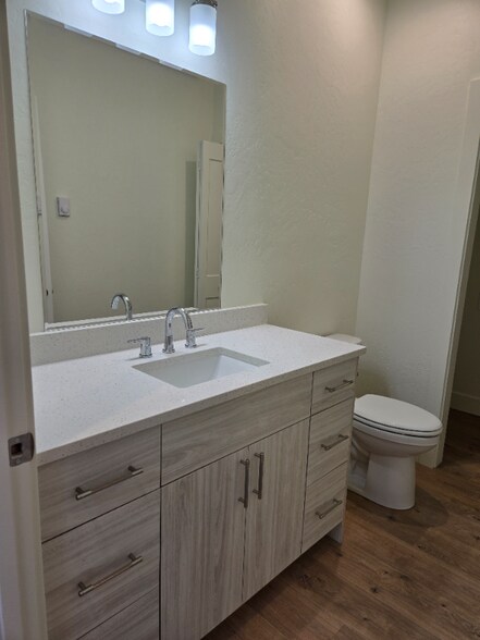 Building Photo - 100 Cotopaxi Ln