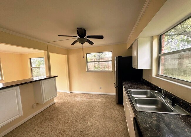 Building Photo - 6064 Longchamp Dr