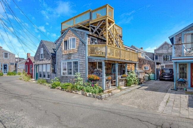 Building Photo - 6 Middle Rd