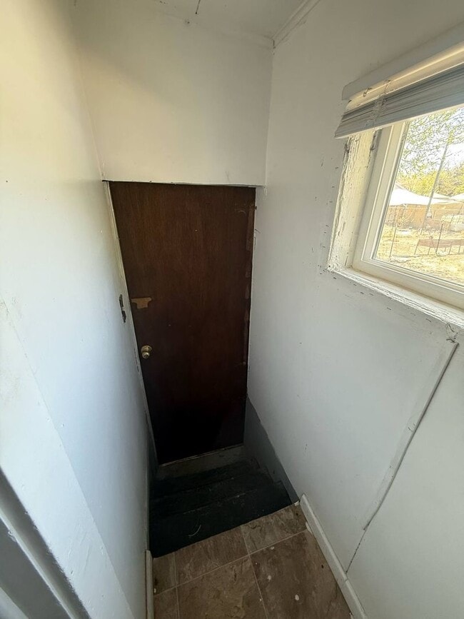Building Photo - 2 Bedroom Home