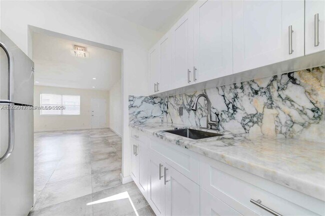 Building Photo - 7975 Crespi Blvd