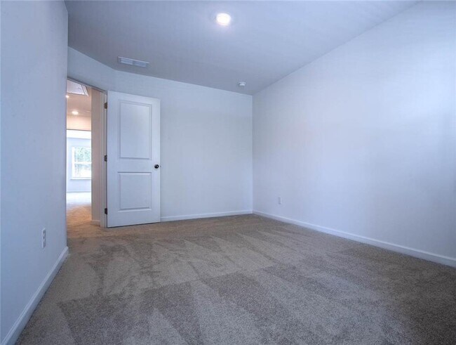 Building Photo - 2425 Livi Ln