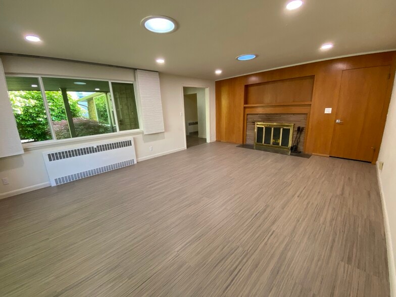 Living room w/fireplace - 2733 Franklin Ave E