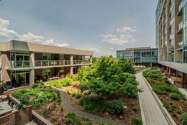 Building Photo - LUX 1BD, 1.5BA Lakehouse Condo with Balcony