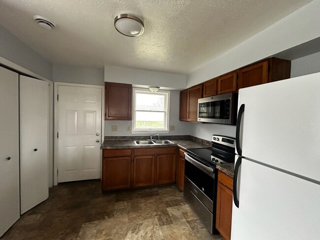 Building Photo - 2 Bedroom Kokomo Rambler!