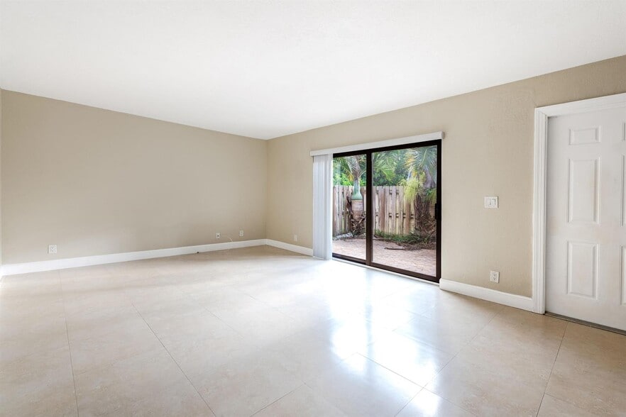 Building Photo - 2471 Waterside Dr