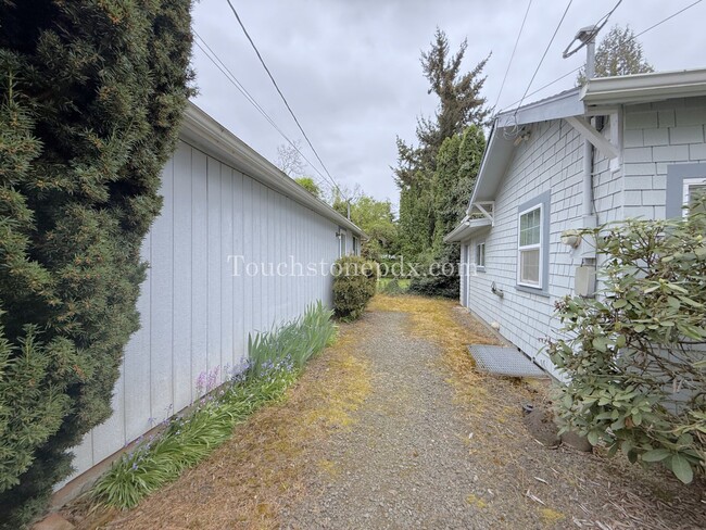 Building Photo - MFP-00106
