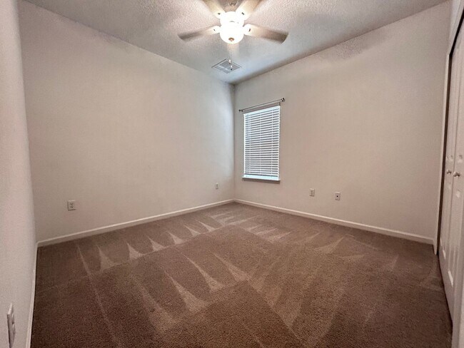 Building Photo - Modern Newer Build 3 Bed 2.5 Bath. Garage. Patio. In-Unit Laundry. Internet and Lawn Care Included!