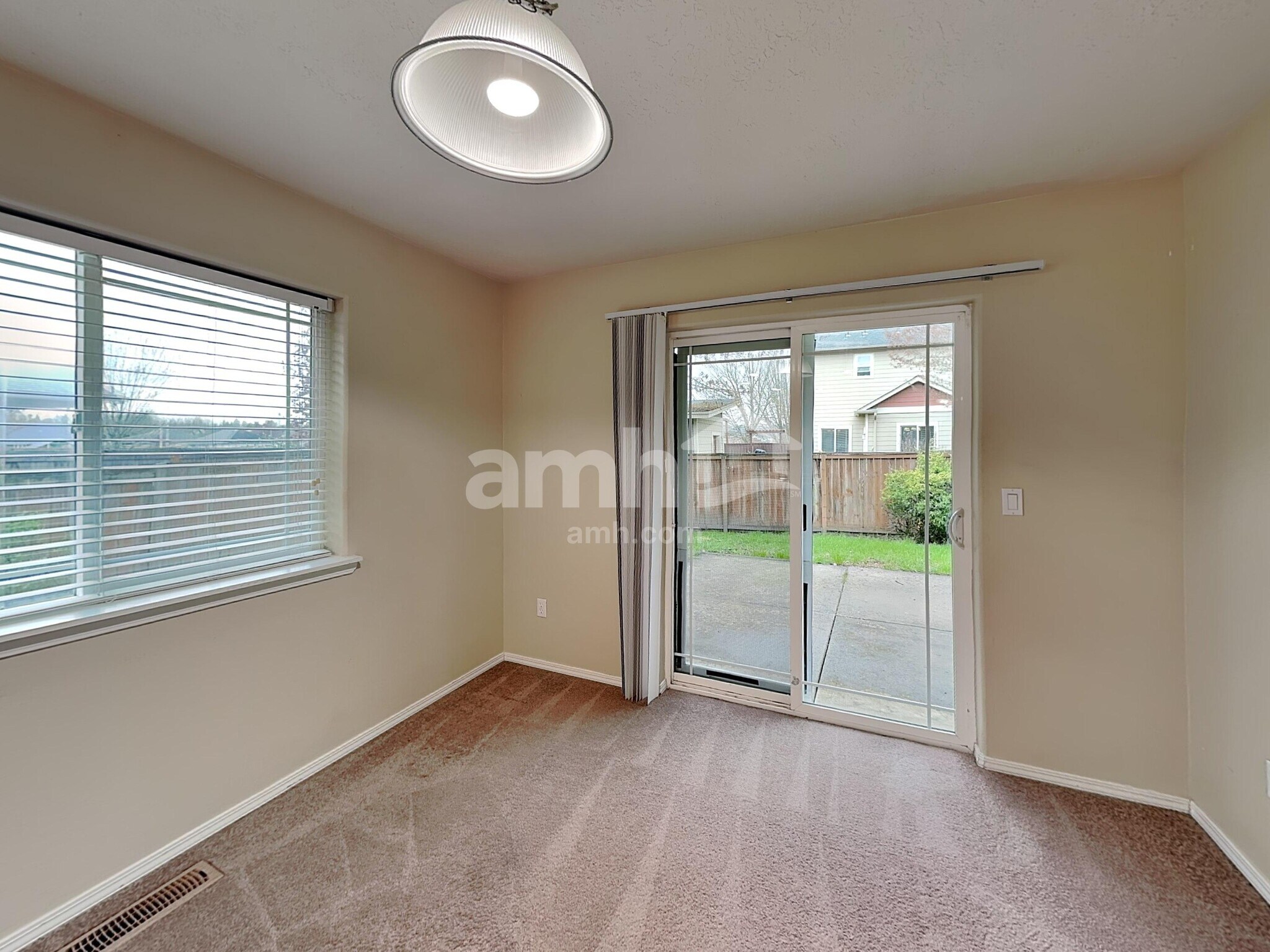 Building Photo - 2285 NW McGarey Dr