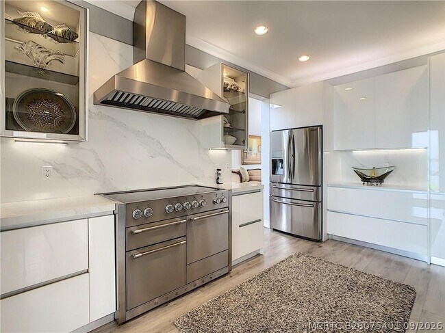 Building Photo - 4827 SW 183rd Ave