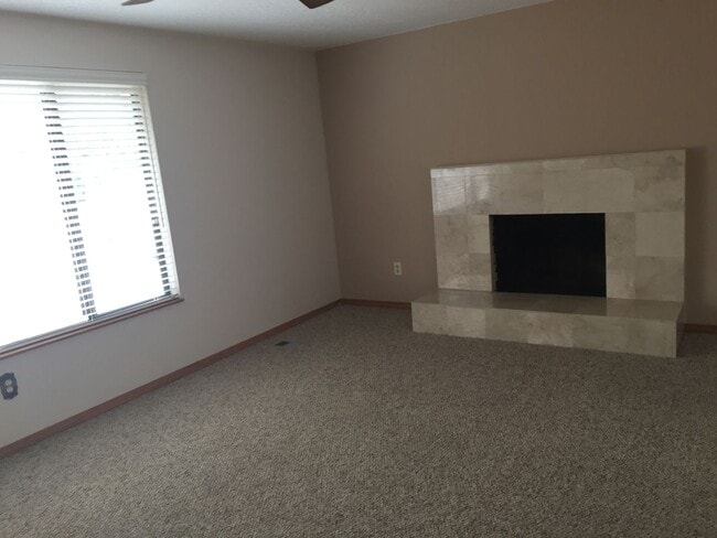 Building Photo - 3 Bed 3 Bath House