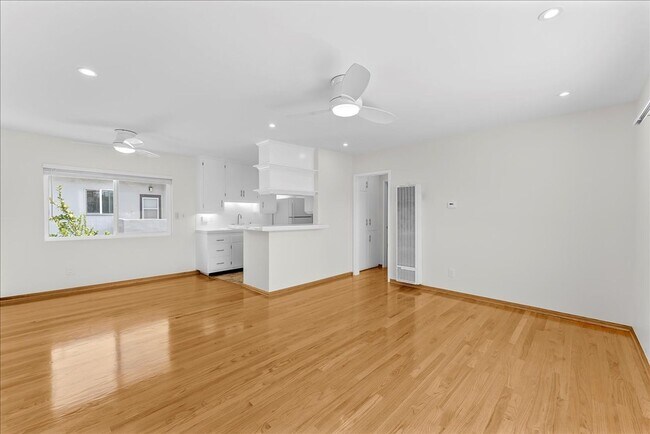 Primary Photo - 1701 Washington Way