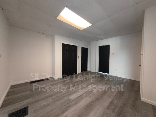 Building Photo - 137 S 12th St