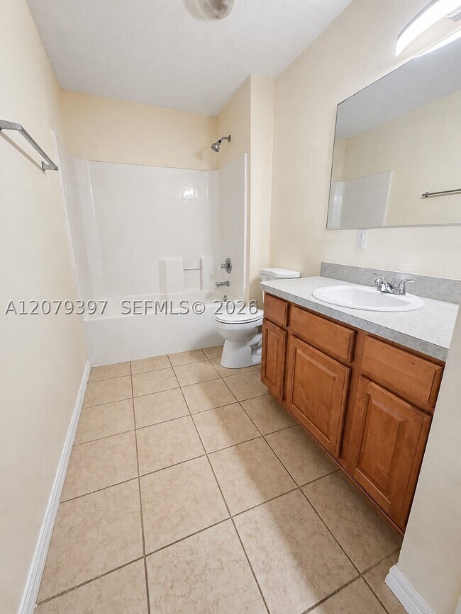 Building Photo - 10409 SW 85th Ct