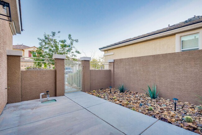 Building Photo - FULLY FURNISHED! Exudes sophistication wit...