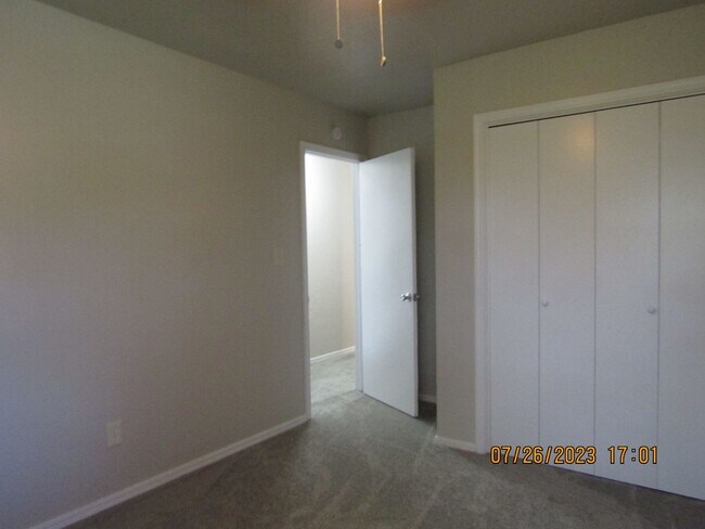 Building Photo - 5406 NW Sir Brian Ave