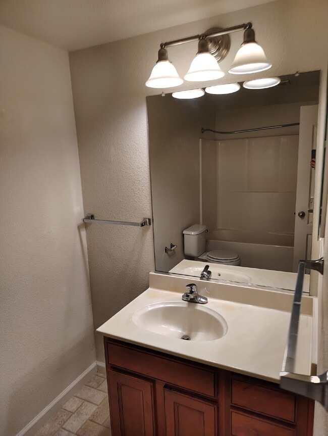 Building Photo - Bonus Office/Den, New Flooring, New Appliance, White Plantation Shutters throughout, Landscaped y...