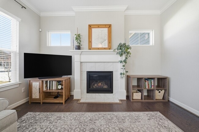 Building Photo - 1824 Hazelwood Rd