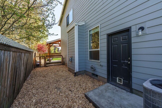 Building Photo - Cul-de-Sac Living at Its Best – Updated 3BR with Garage & A/C!