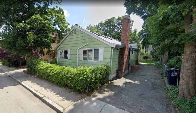 Building Photo - 22 Donnell St