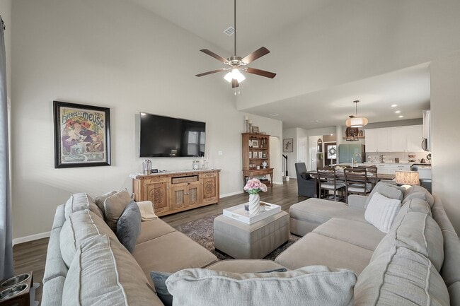 Building Photo - 679 Red Elm Ln