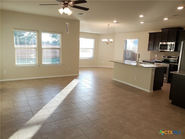 Building Photo - 5550 Perdita Dr