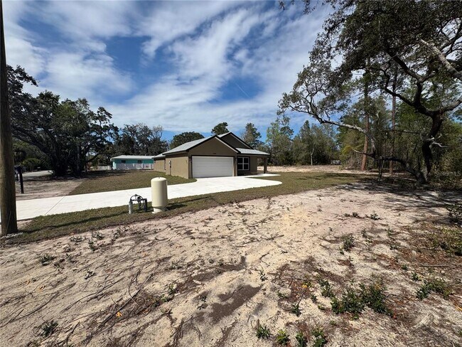 Building Photo - 8448 Balm St