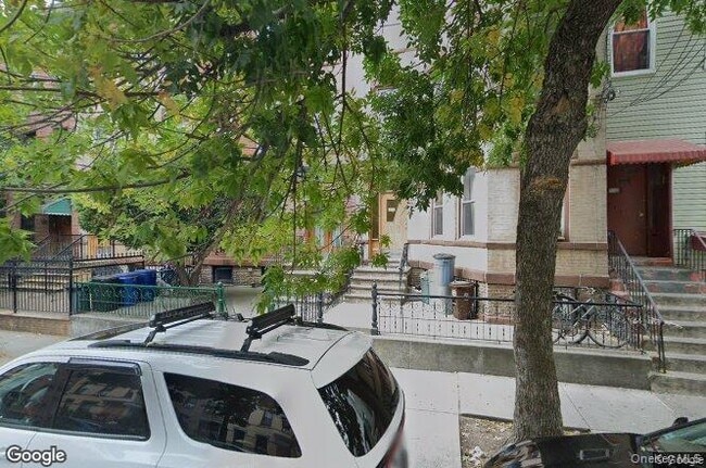 Building Photo - 17-37 Grove St