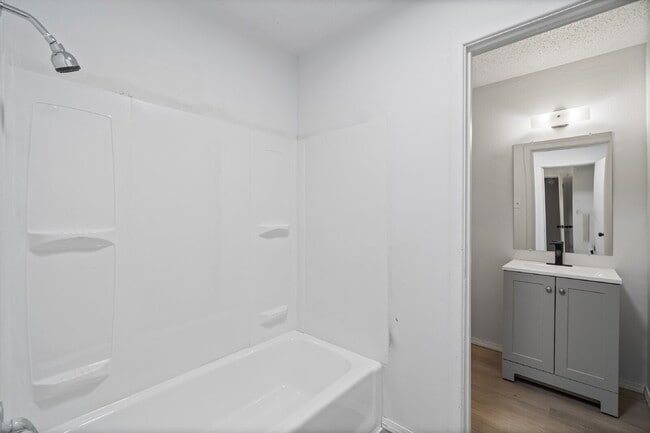 Building Photo - Updated Home w/ Large Backyard, Minutes fr...