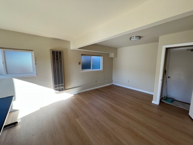 Building Photo - 880 Larkspur Dr