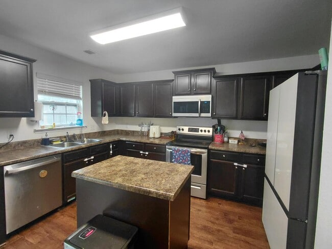 Building Photo - 836 Chariot Way