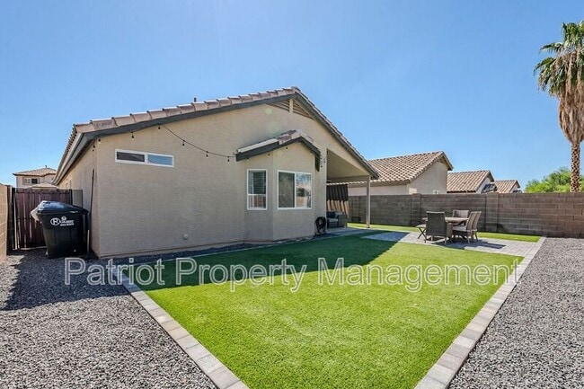 Building Photo - 2530 E Camellia Dr
