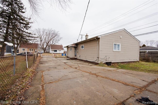 Building Photo - 14960 Alberta Ave