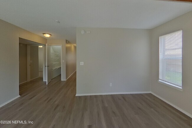 Building Photo - 606 Radnor Ln