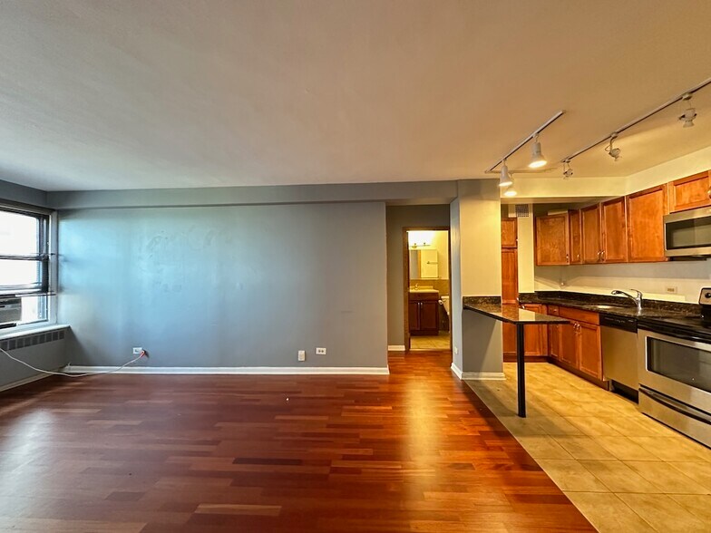 Building Photo - 4180 N Marine Dr