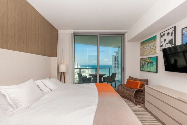 Building Photo - 4011 S Ocean Dr