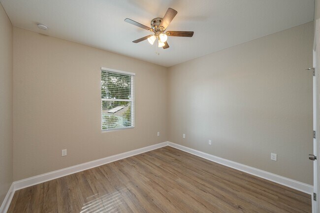 Building Photo - 1091 Oak Hammock