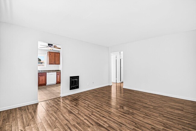 Interior Photo - 908 Roswell Avenue