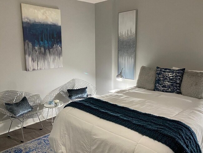 Building Photo - 9 Henry St