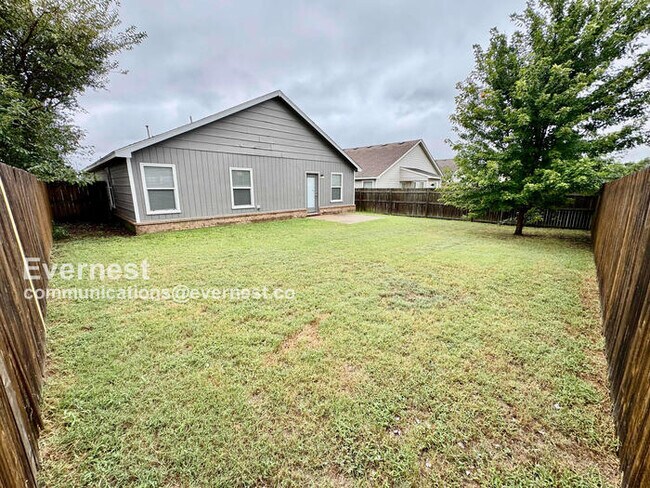 Building Photo - 2220 E Elmira St