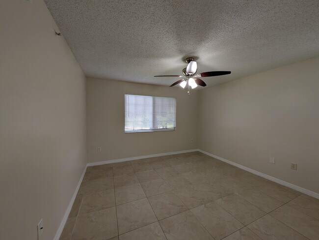 Building Photo - 5011 Wiles Rd