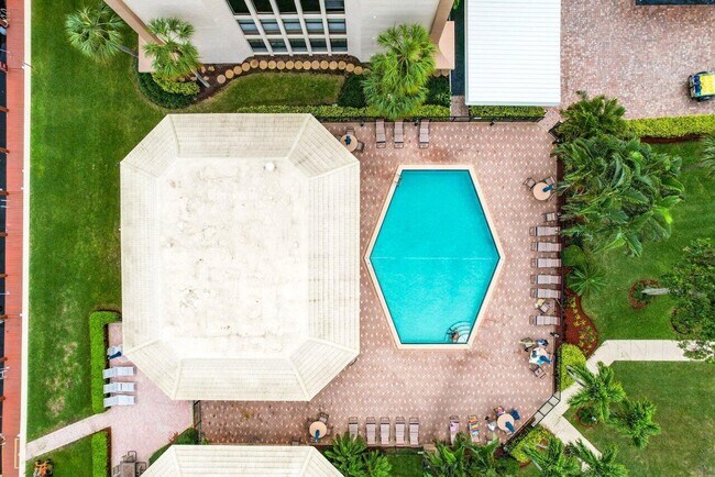 Building Photo - 1629 Riverview Rd