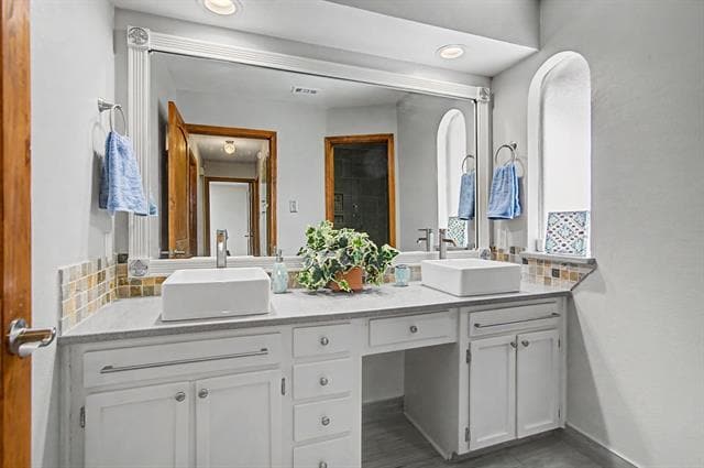 Building Photo - 604 Baker Dr